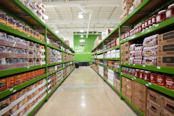 Bulk buying facility aisle